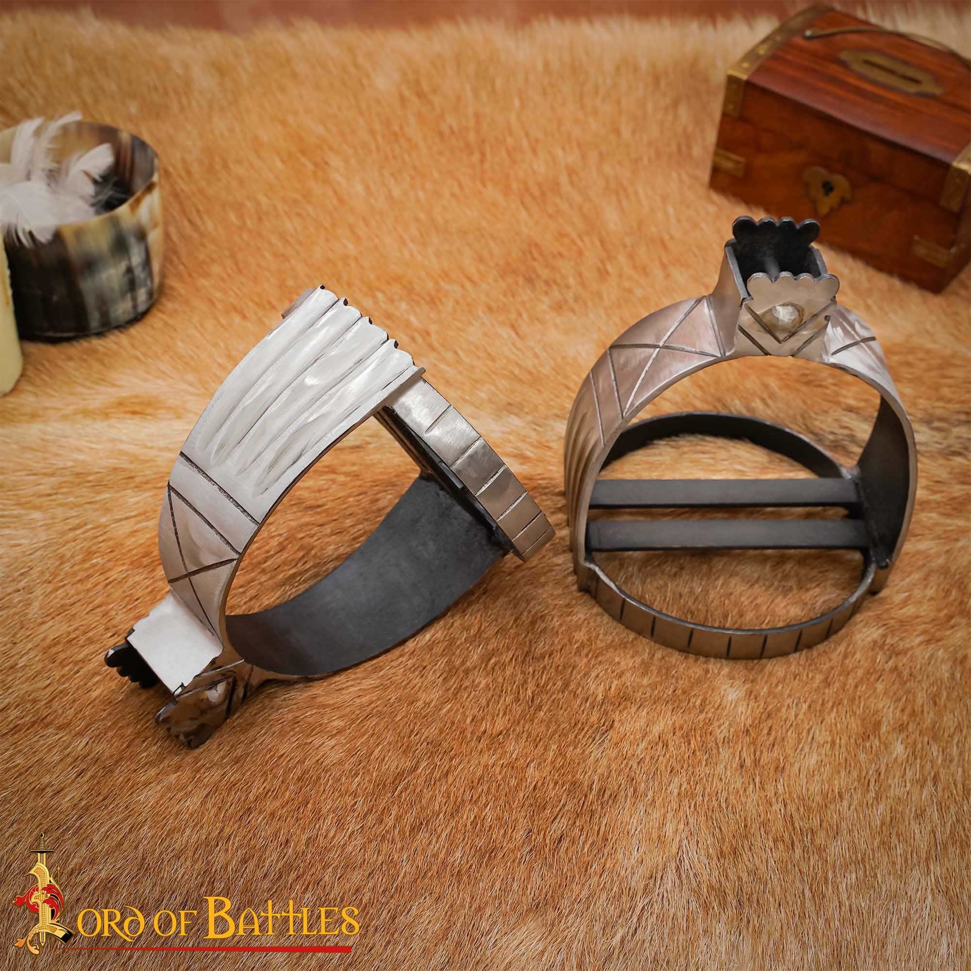 Estribos Medievales de Acero Forjados a Mano - Imagen 2