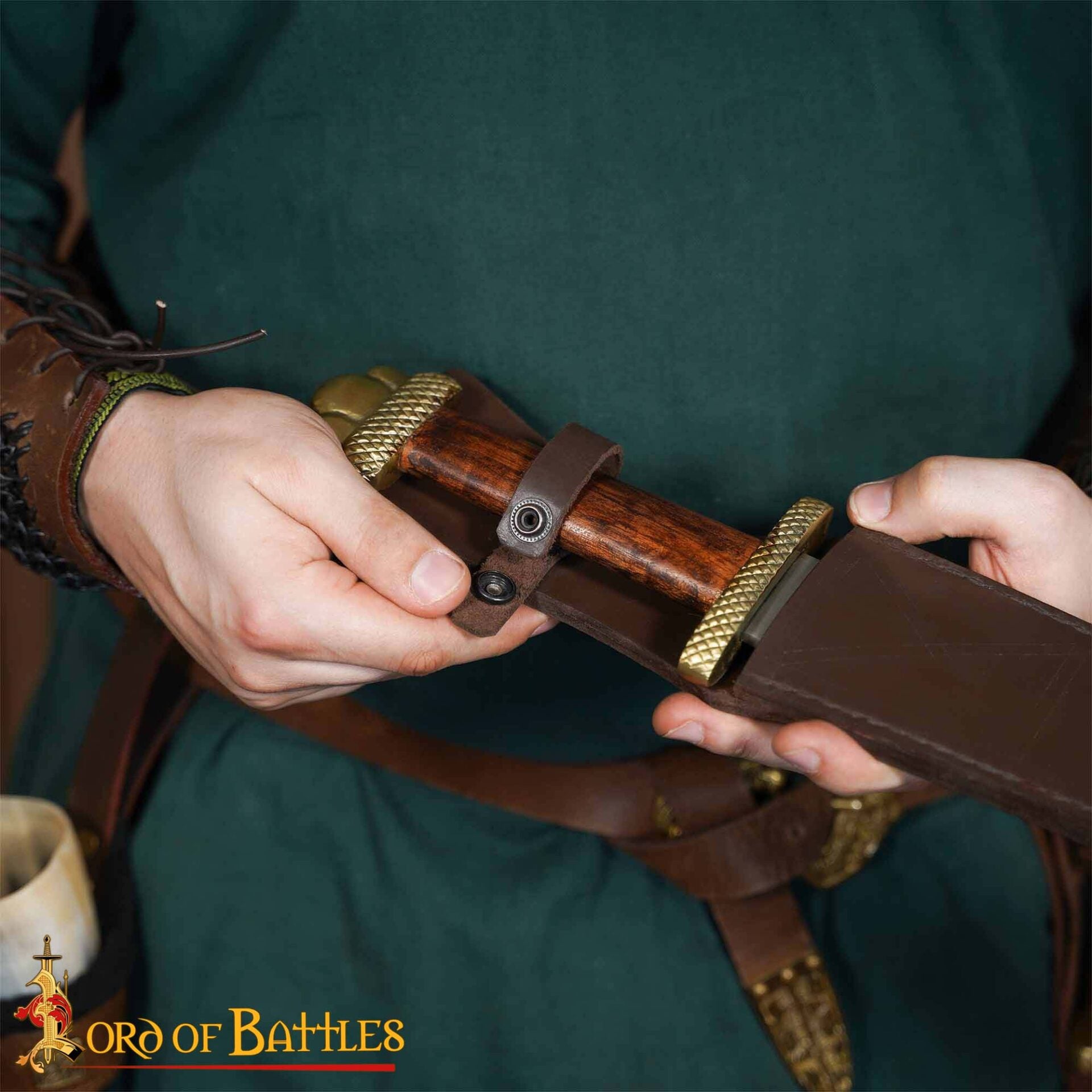 Daga Vikinga con Penacho Trilobulado de Latón Macizo Puro - Imagen 6