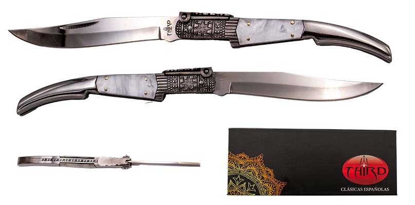 Imagen de Navaja Carraca Third N49bd Seda Perla Decorada parte de nuestra colección en Espadas y más, sitio oficial.