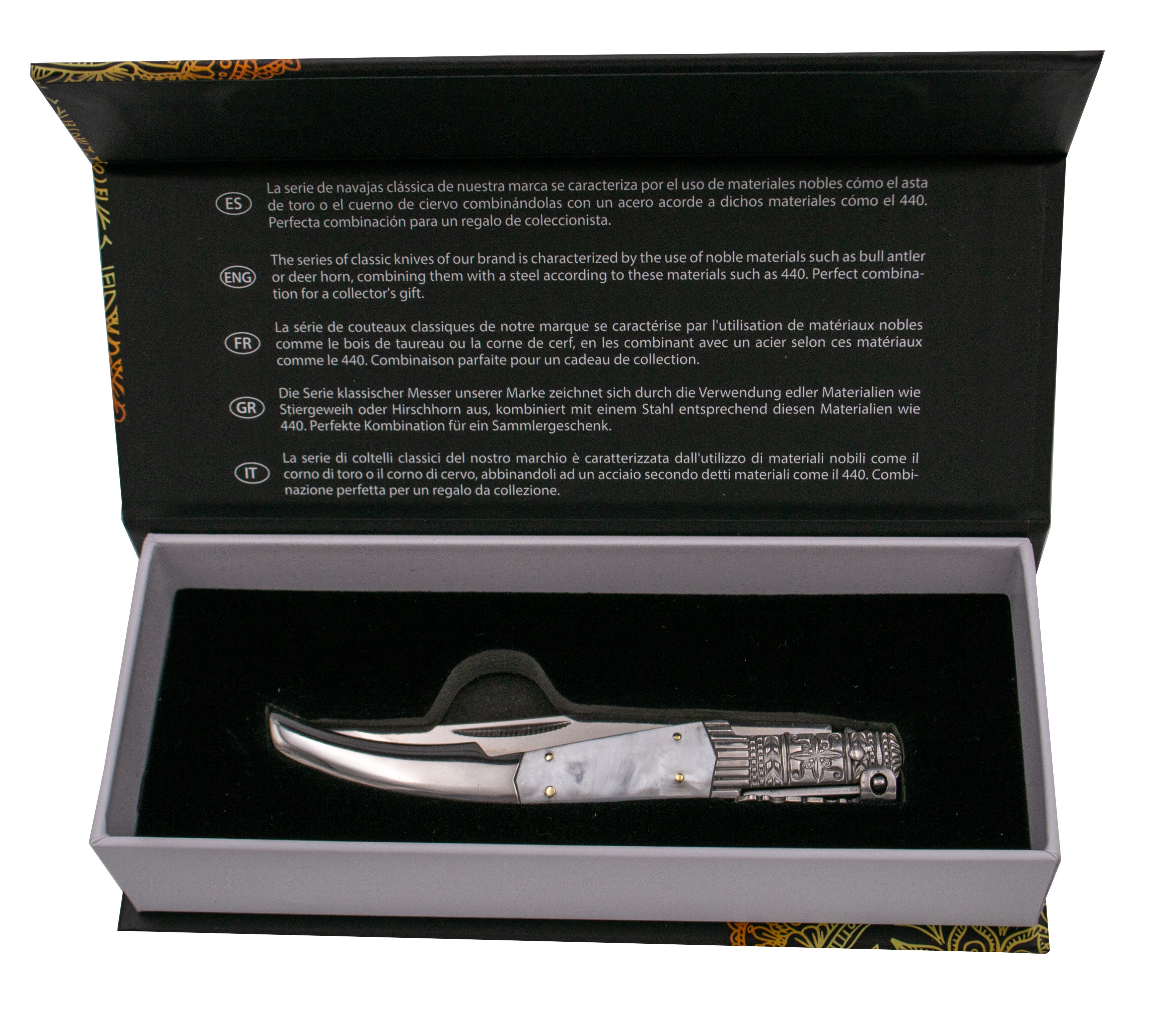 Imagen de Navaja Carraca Third N49bd Seda Perla Decorada parte de nuestra colección en Espadas y más, sitio oficial.