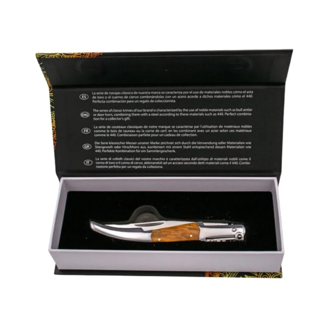 Imagen de Navaja Carraca Third N49o Serie Ámbar Madera De Olivo parte de nuestra colección en Espadas y más, sitio oficial.