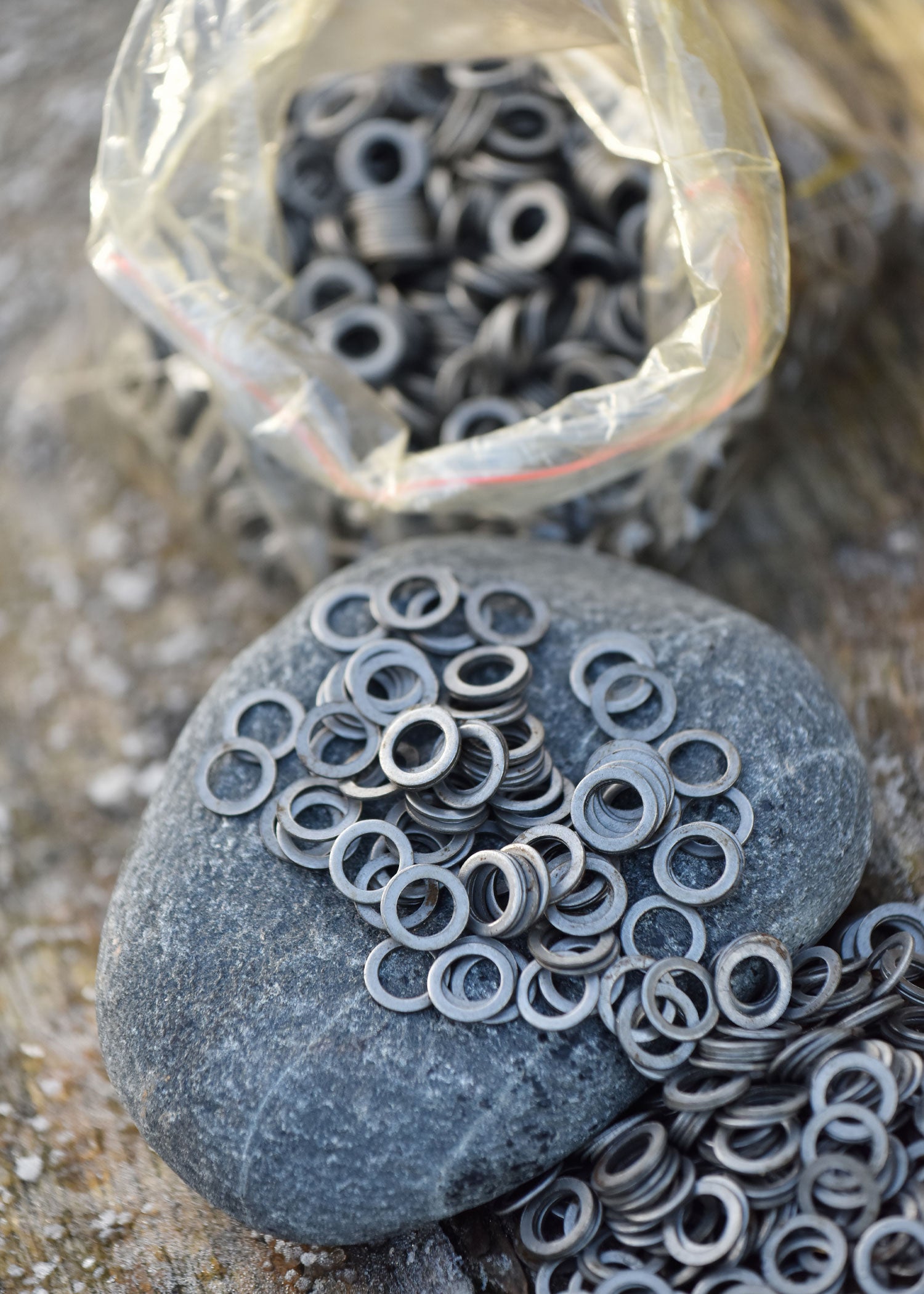 Paquete de 1 kg de anillas planas sueltas de FRM/FWM, perforadas, diámetro interior de 8 mm, color natural ULF-FRM-LR