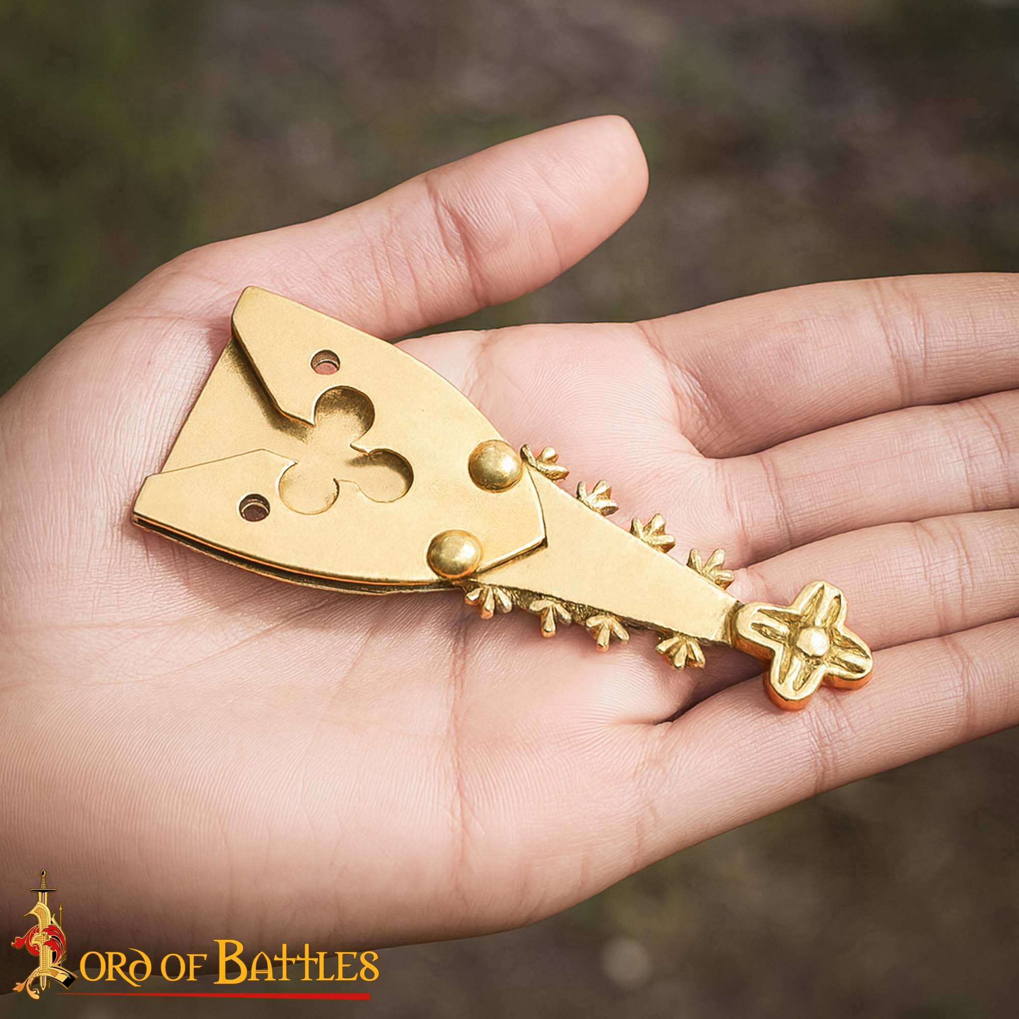 Chape de Cinturón de Latón Renacentista con Motivo Trébol - Guarnición Medieval para Cinturón - Imagen 6