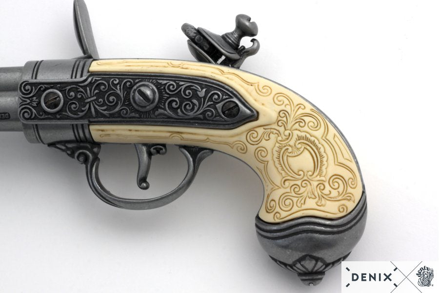 Imagen de PISTOLA DE CHISPA DE 3 CAÑONES, ITALIA 1680 1016G,Réplica no funcional parte de nuestra colección en Espadas y más, sitio oficial.