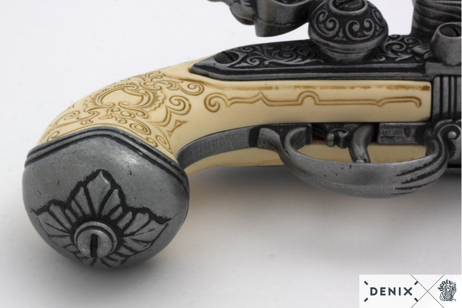 Imagen de PISTOLA DE CHISPA DE 3 CAÑONES, ITALIA 1680 1016G,Réplica no funcional parte de nuestra colección en Espadas y más, sitio oficial.