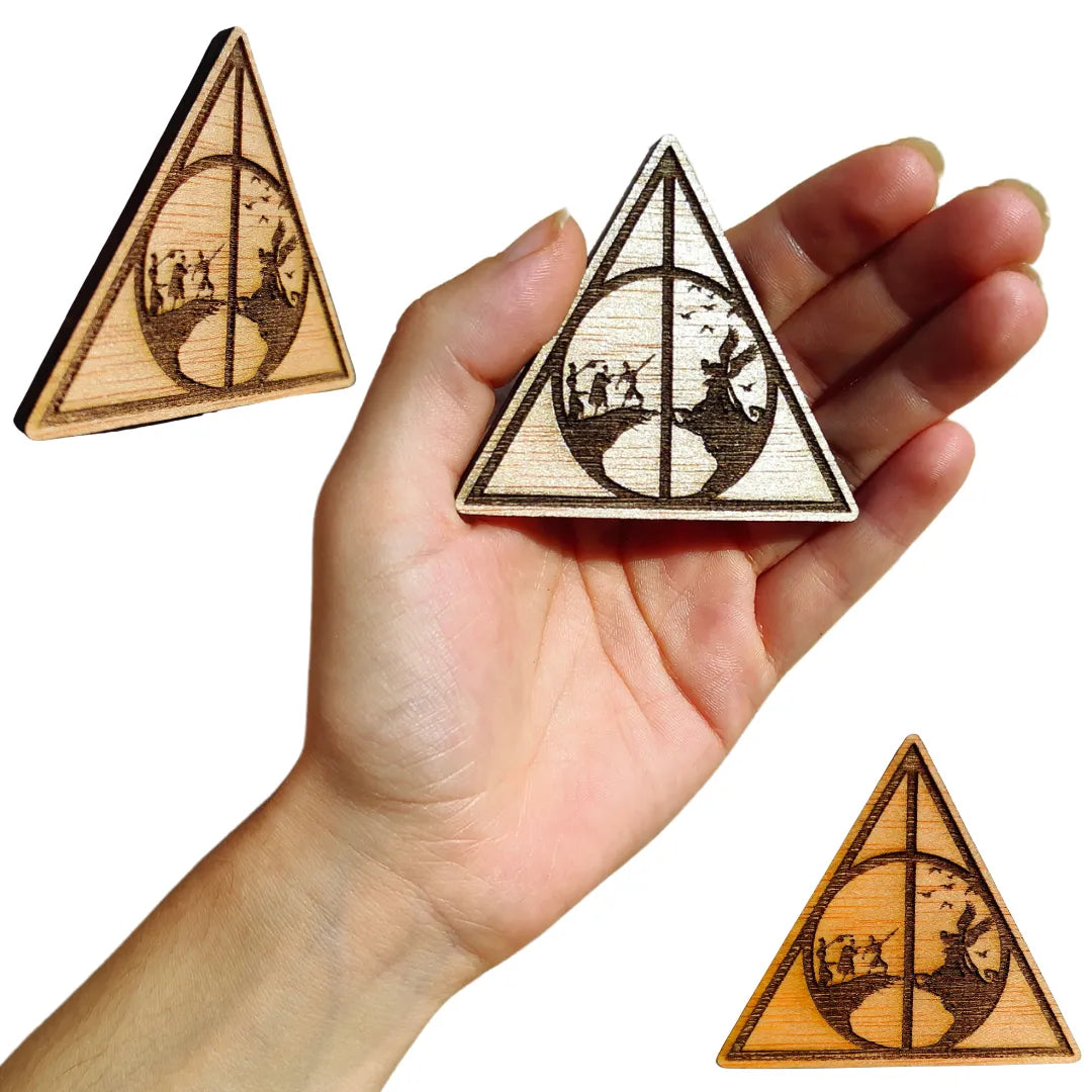 Imagen de Iman Logo Reliquias De La Muerte Harry Potter parte de nuestra colección en Espadas y más, sitio oficial.