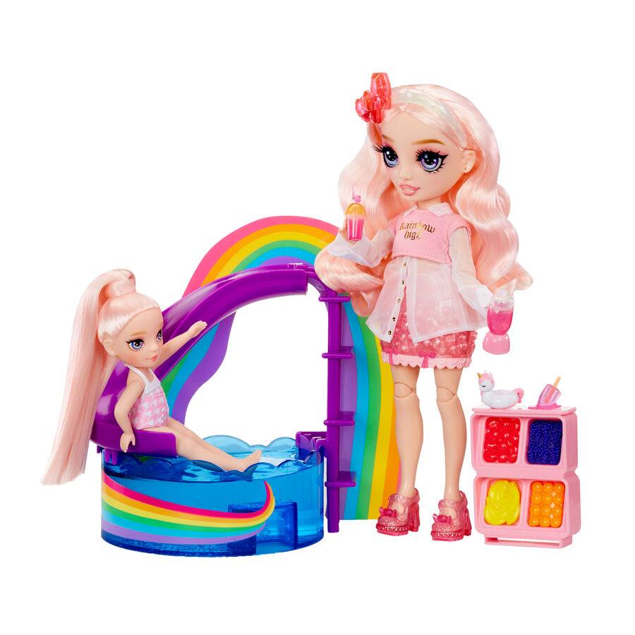Imagen de Playset + Muñeca Little Pool Day With Blush Rainbow High parte de nuestra colección en Espadas y más, sitio oficial.