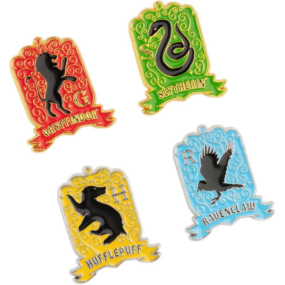 Imagen de Set 4 Pins Hogwarts Harry Potter parte de nuestra colección en Espadas y más, sitio oficial.