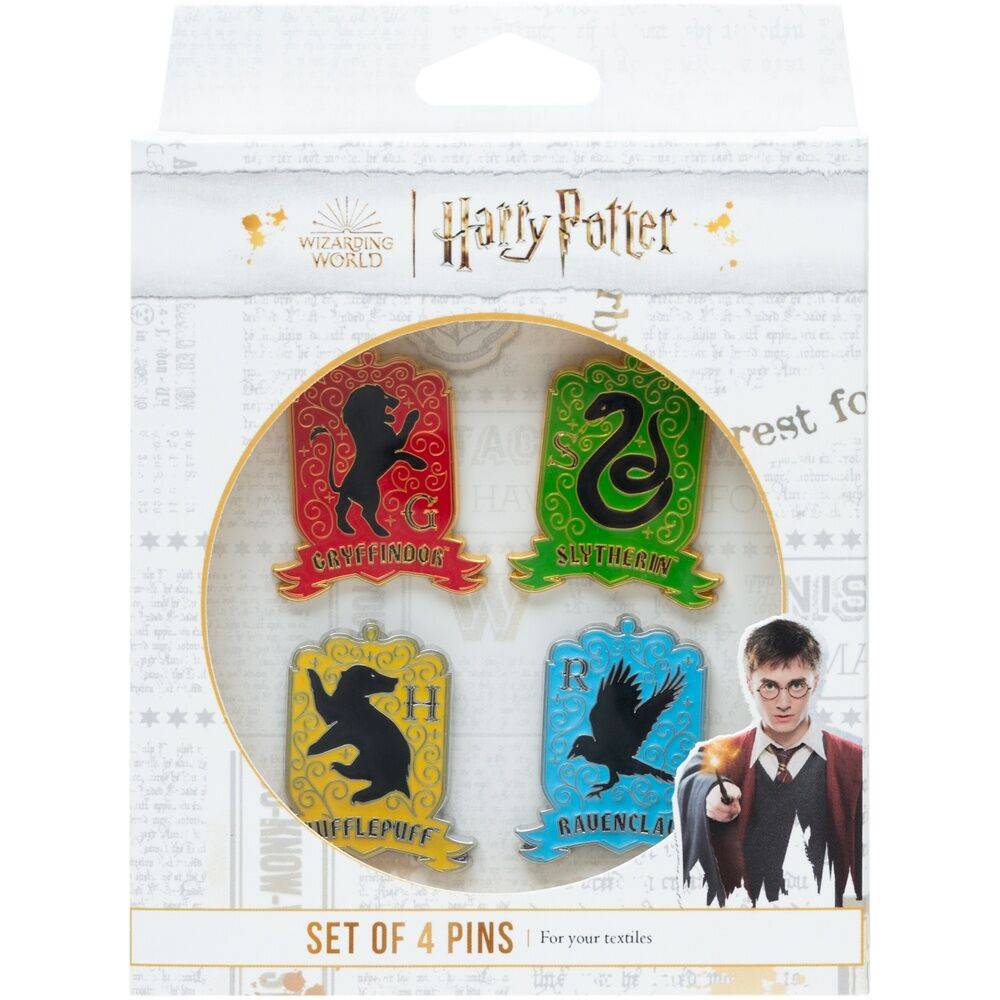 Imagen de Set 4 Pins Hogwarts Harry Potter parte de nuestra colección en Espadas y más, sitio oficial.