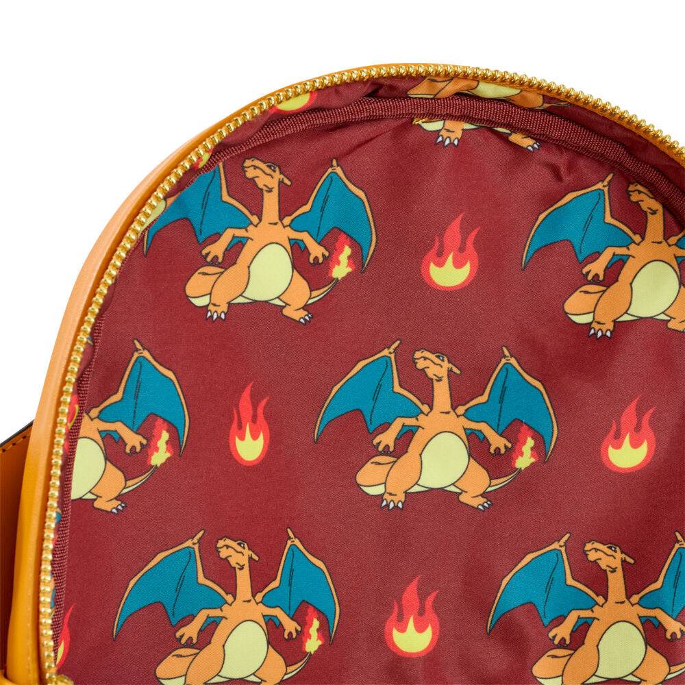 Imagen de Mochila Charizard Pokemon Loungefly parte de nuestra colección en Espadas y más, sitio oficial.