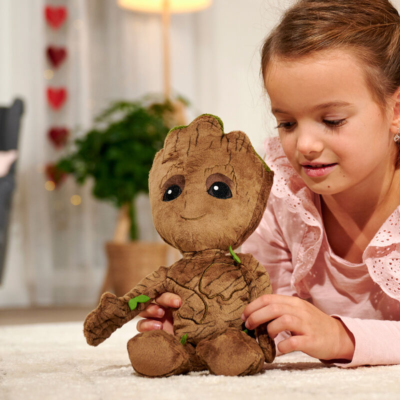 Imagen de Peluche Joven Groot Guardianes De La Galaxia Marvel 25Cm parte de nuestra colección en Espadas y más, sitio oficial.
