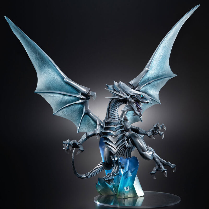 Imagen de Figura Blue Eyes White Dragon Duel Monsters Art Works Holographic Edition Yu-Gi-Oh! 28Cm parte de nuestra colección en Espadas y más, sitio oficial.