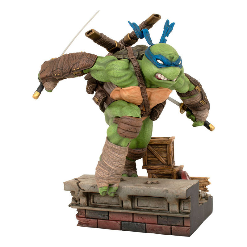 Imagen de Figura Leonardo Tortugas Ninja 28Cm parte de nuestra colección en Espadas y más, sitio oficial.