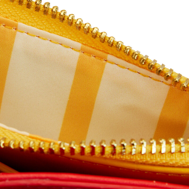 Imagen de Tarjetero Patatas Fritas Mcdonals Loungefly parte de nuestra colección en Espadas y más, sitio oficial.