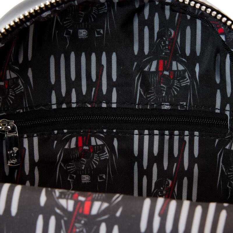 Imagen de Bolso Casco Darth Vader Star Wars Loungefly parte de nuestra colección en Espadas y más, sitio oficial.