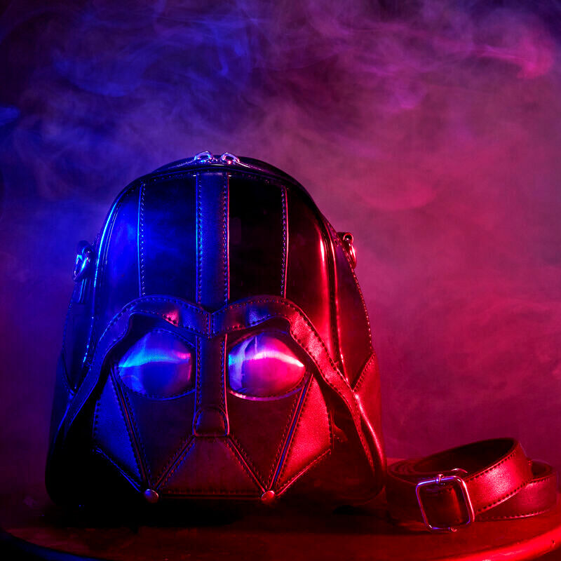 Imagen de Bolso Casco Darth Vader Star Wars Loungefly parte de nuestra colección en Espadas y más, sitio oficial.