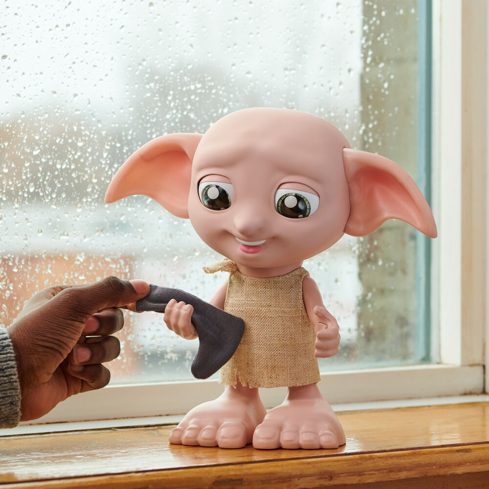 Imagen de Dobby Interactivo Harry Potter Wizarding World Español parte de nuestra colección en Espadas y más, sitio oficial.