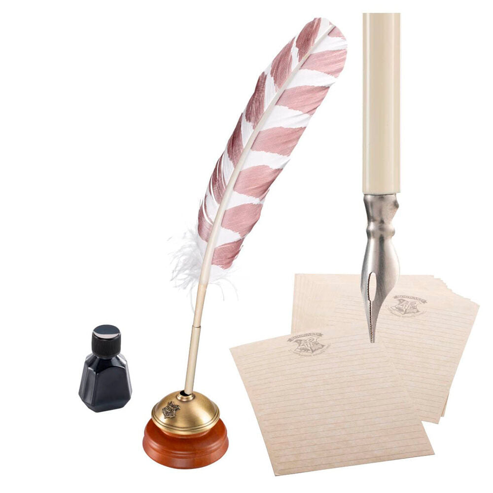 Imagen de Estuche Pluma + Tintero Hogwarts Harry Potter parte de nuestra colección en Espadas y más, sitio oficial.