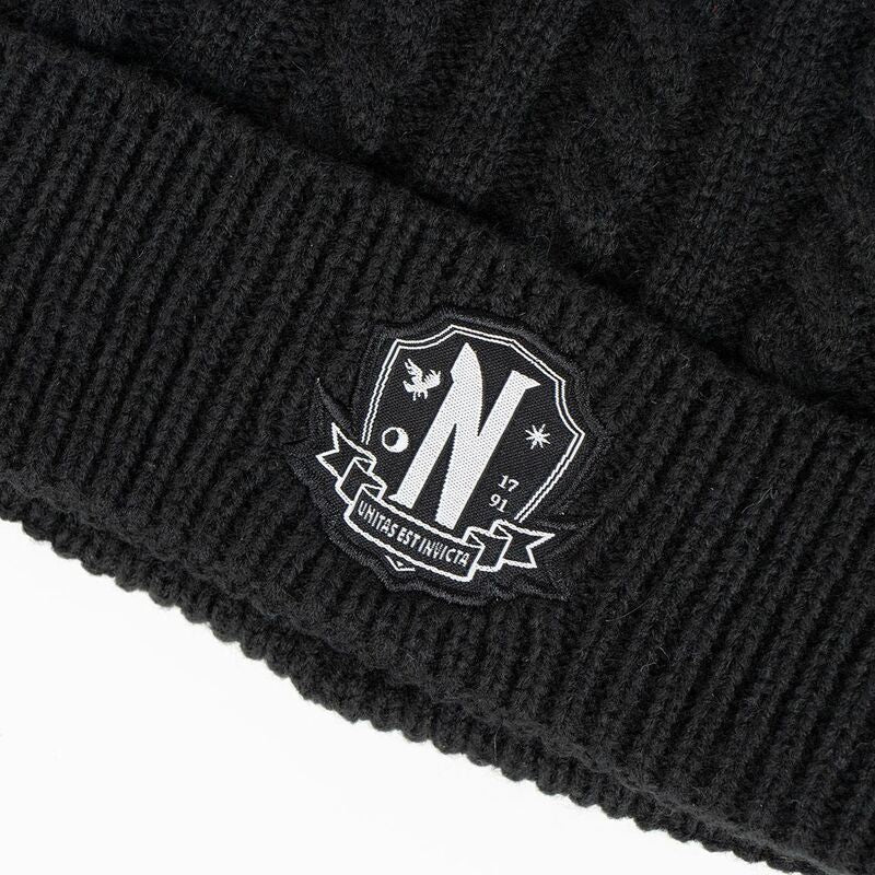 Imagen de Set Gorro Y Guantes Miercoles parte de nuestra colección en Espadas y más, sitio oficial.