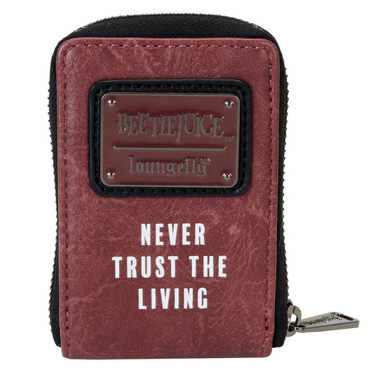 Imagen de Tarjetero Handbook Beetlejuice Loungefly parte de nuestra colección en Espadas y más, sitio oficial.