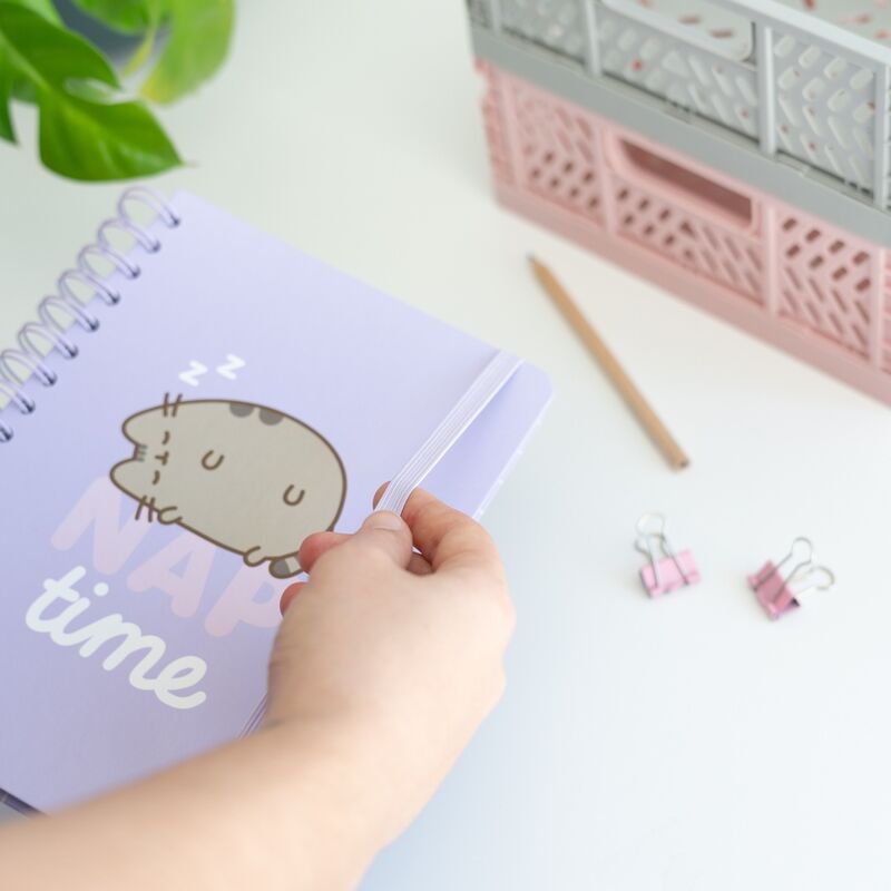 Imagen de Cuaderno A5 Moments Pusheen parte de nuestra colección en Espadas y más, sitio oficial.