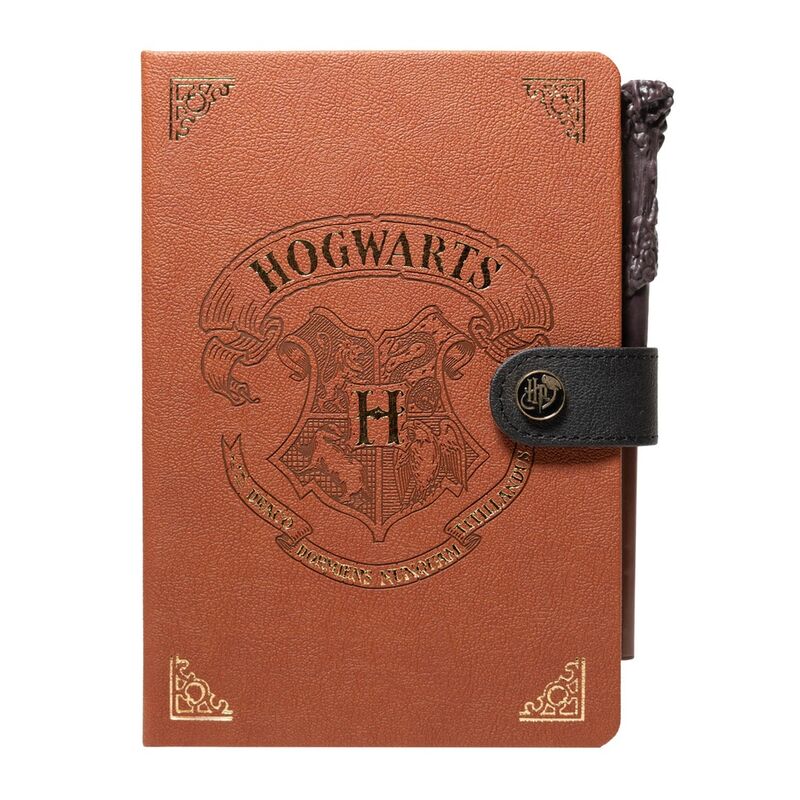 Imagen de Cuaderno A5 Premium + Boligrafo Varita Hogwarts Harry Potter parte de nuestra colección en Espadas y más, sitio oficial.