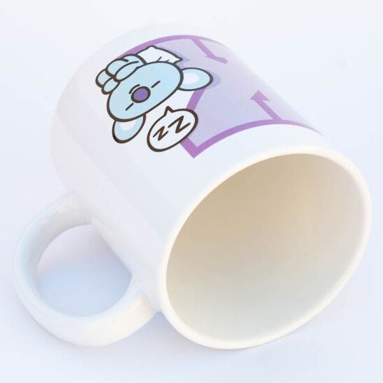 Imagen de Taza Koya Bt21 330Ml parte de nuestra colección en Espadas y más, sitio oficial.