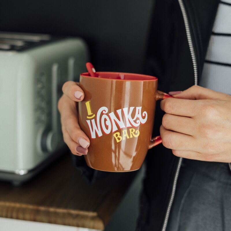 Imagen de Taza Bar Willy Wonka 380Ml parte de nuestra colección en Espadas y más, sitio oficial.