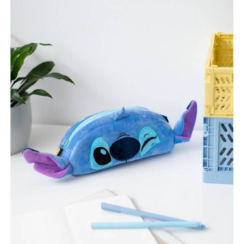 Imagen de Portatodo Felpa Stitch Disney parte de nuestra colección en Espadas y más, sitio oficial.