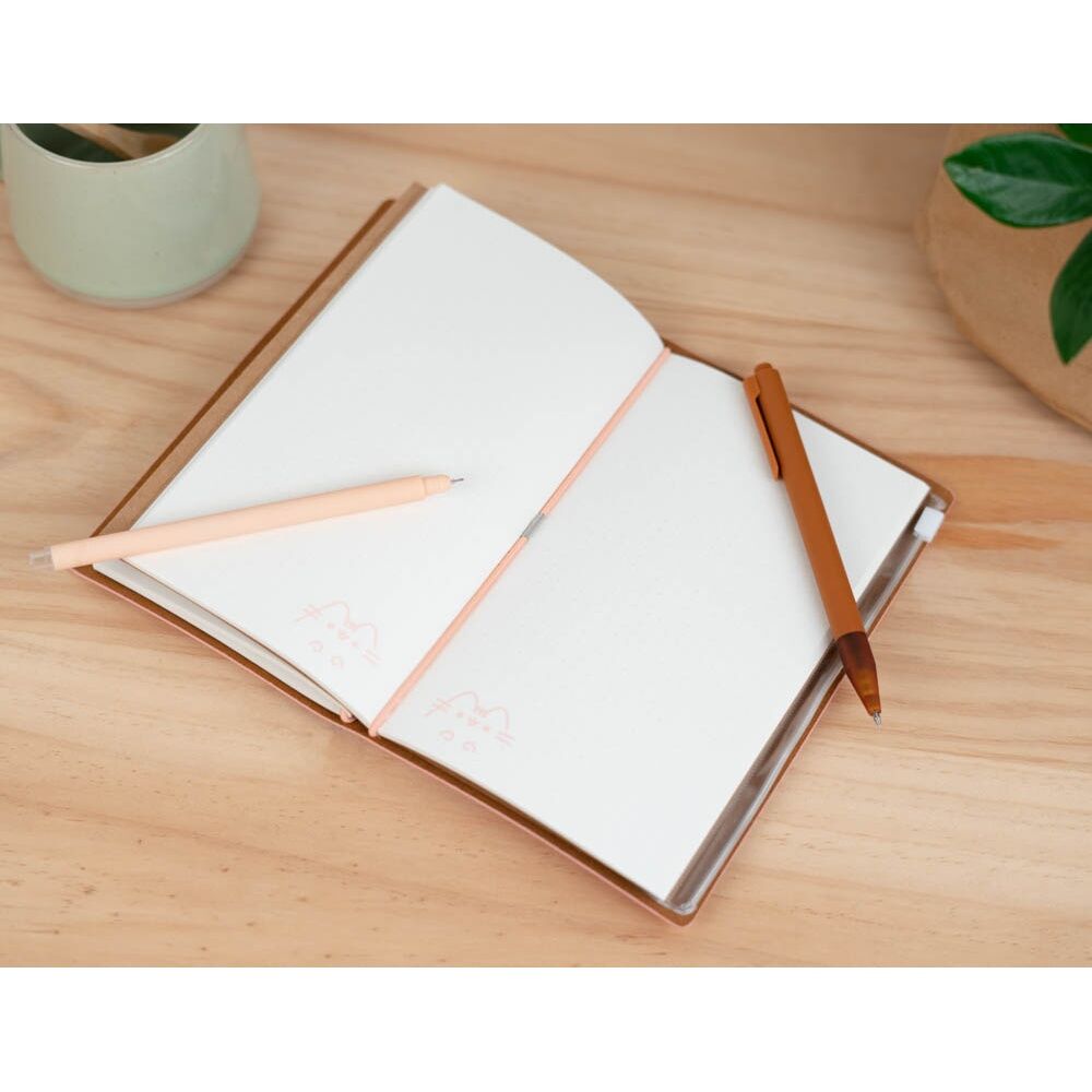 Imagen de Cuaderno De Viaje Pusheen parte de nuestra colección en Espadas y más, sitio oficial.