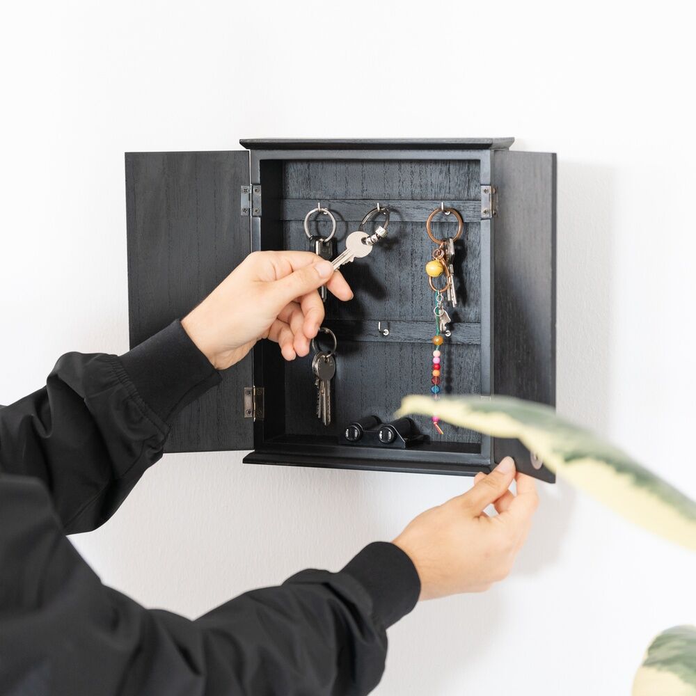 Imagen de Colgador De Llaves Puerta De Moria El Señor De Los Anillos parte de nuestra colección en Espadas y más, sitio oficial.