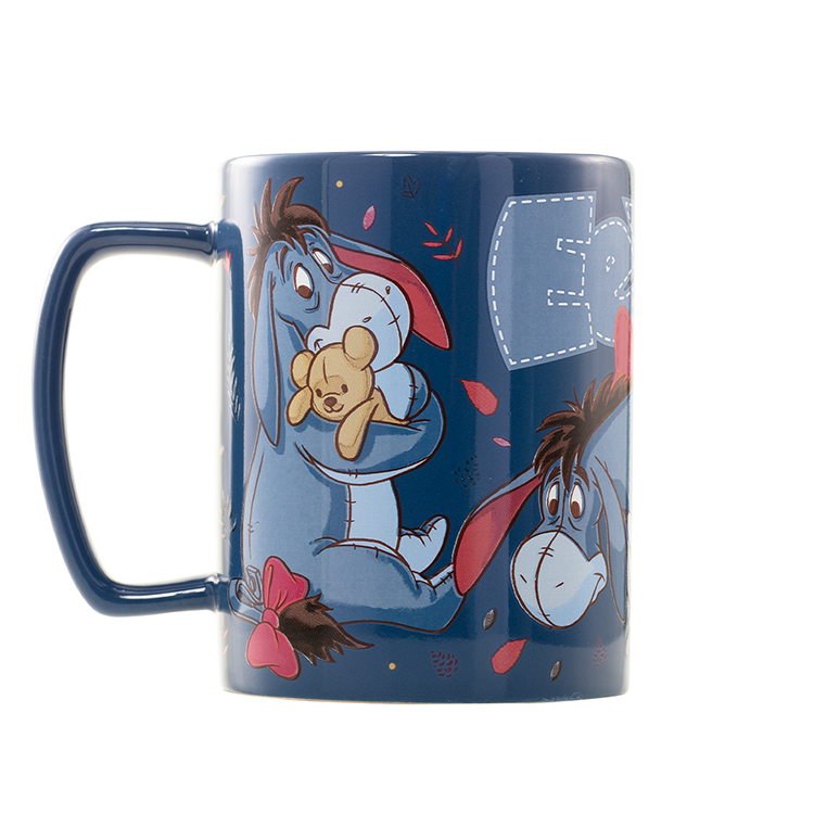 Imagen 2 de Taza Funda De Peluche Eeyore Winnie The Pooh Disney 440Ml