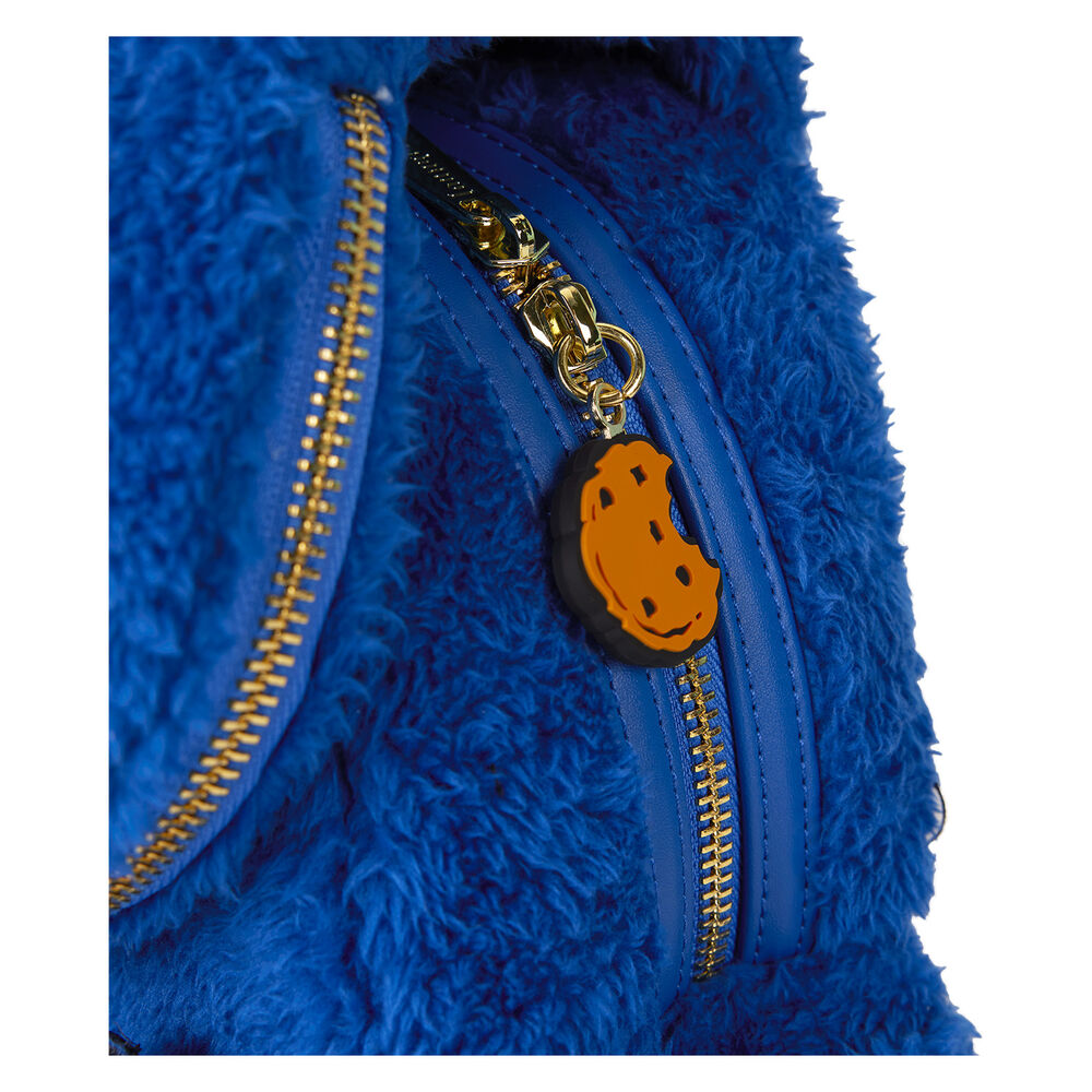 Imagen de Mochila Peluche + Monedero Cookie Monster Barrio Sesamo Loungefly parte de nuestra colección en Espadas y más, sitio oficial.