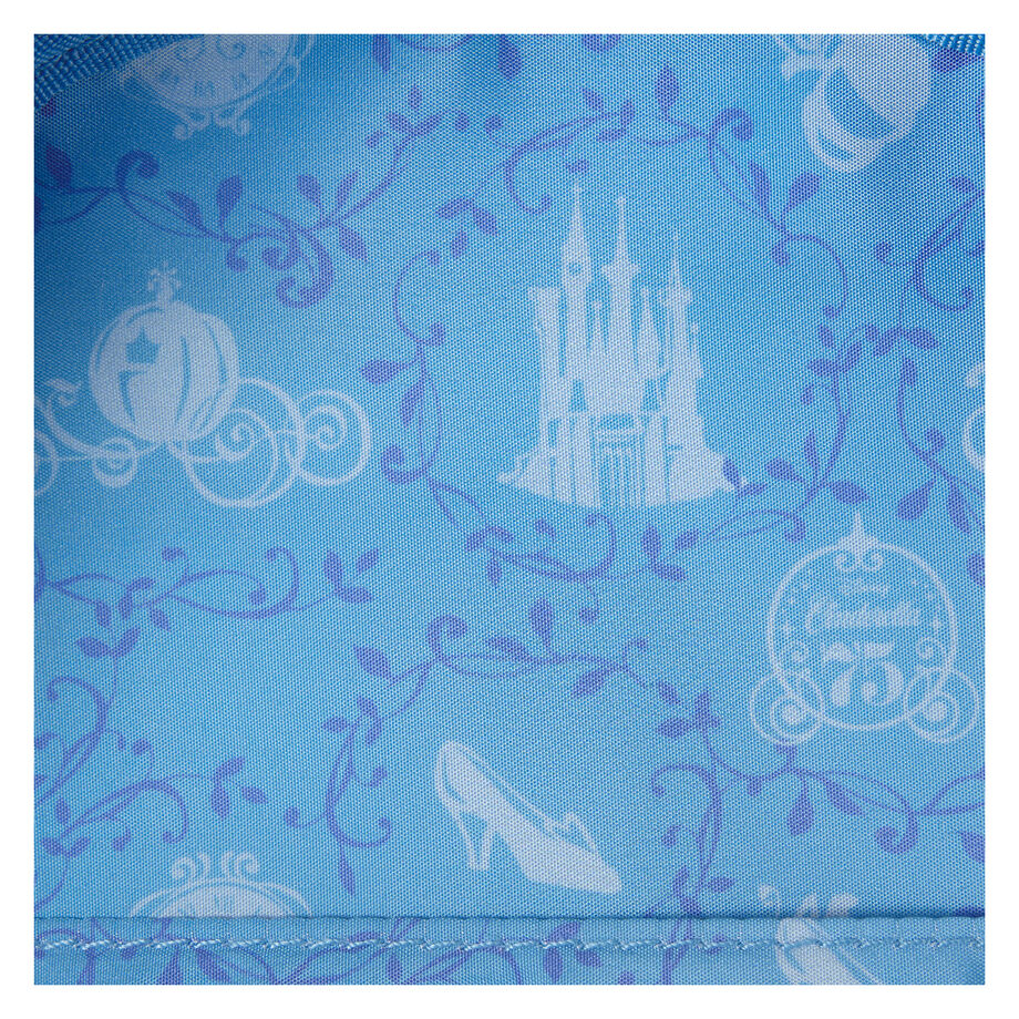 Imagen de Mochila Lenticular 75Th Anniversary La Cenicienta Disney Loungefly 26Cm parte de nuestra colección en Espadas y más, sitio oficial.