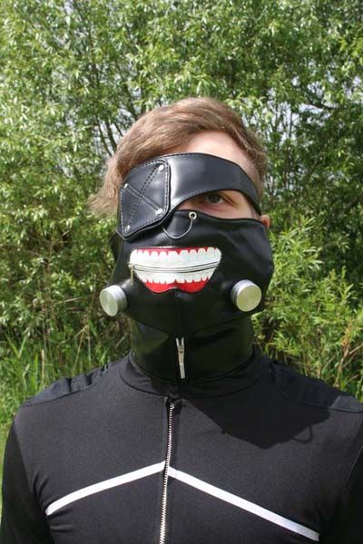 Imagen de Disfraz de cosplay para "Ken Kaneki" de la serie "Tokyo Ghoul Root A" parte de nuestra colección en Espadas y más, sitio oficial.