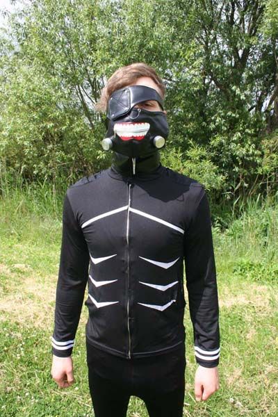 Imagen de Disfraz de cosplay para "Ken Kaneki" de la serie "Tokyo Ghoul Root A" parte de nuestra colección en Espadas y más, sitio oficial.