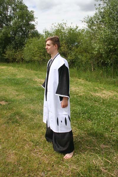 Imagen de Disfraz de cosplay para "Hitsugaya Toshirou" de la serie "Bleach" parte de nuestra colección en Espadas y más, sitio oficial.