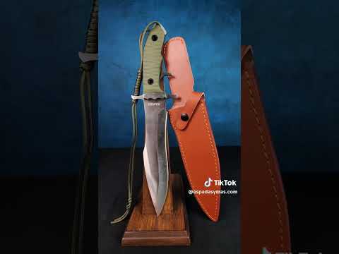 Video del Cuchillo de caza réplica del de la película Rambo V con hoja de acero inoxidable. Vendido por Espadas y más