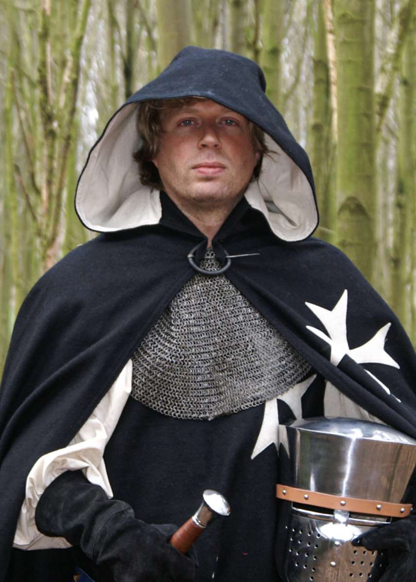 Imagen de Capa de los hospitalarios ULF-CL-09W parte de nuestra colección en Espadas y más, sitio oficial.