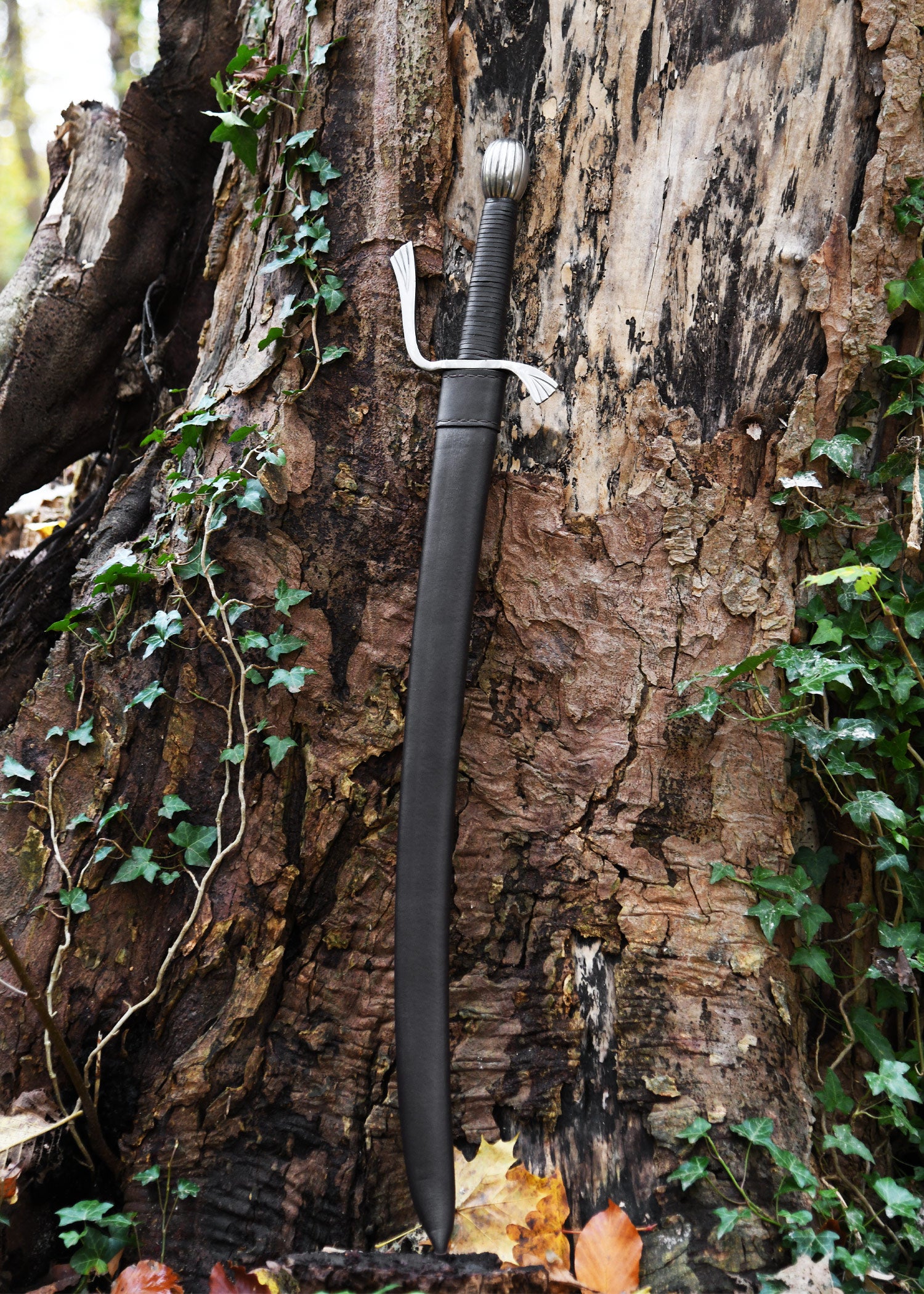 Imagen de Espada falchion con funda de cuero ULF-SW-06B parte de nuestra colección en Espadas y más, sitio oficial.