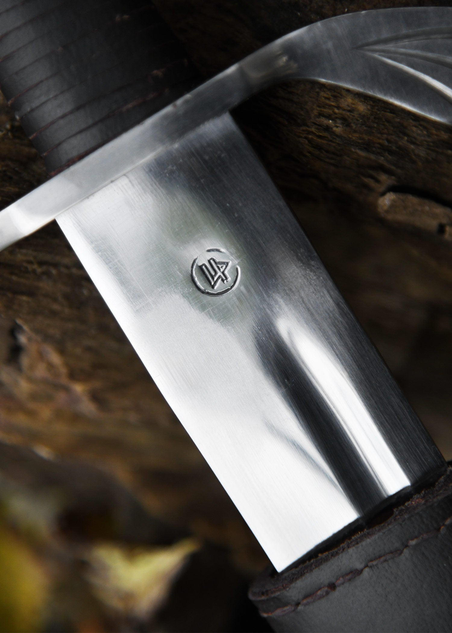 Imagen de Espada falchion con funda de cuero ULF-SW-06B parte de nuestra colección en Espadas y más, sitio oficial.