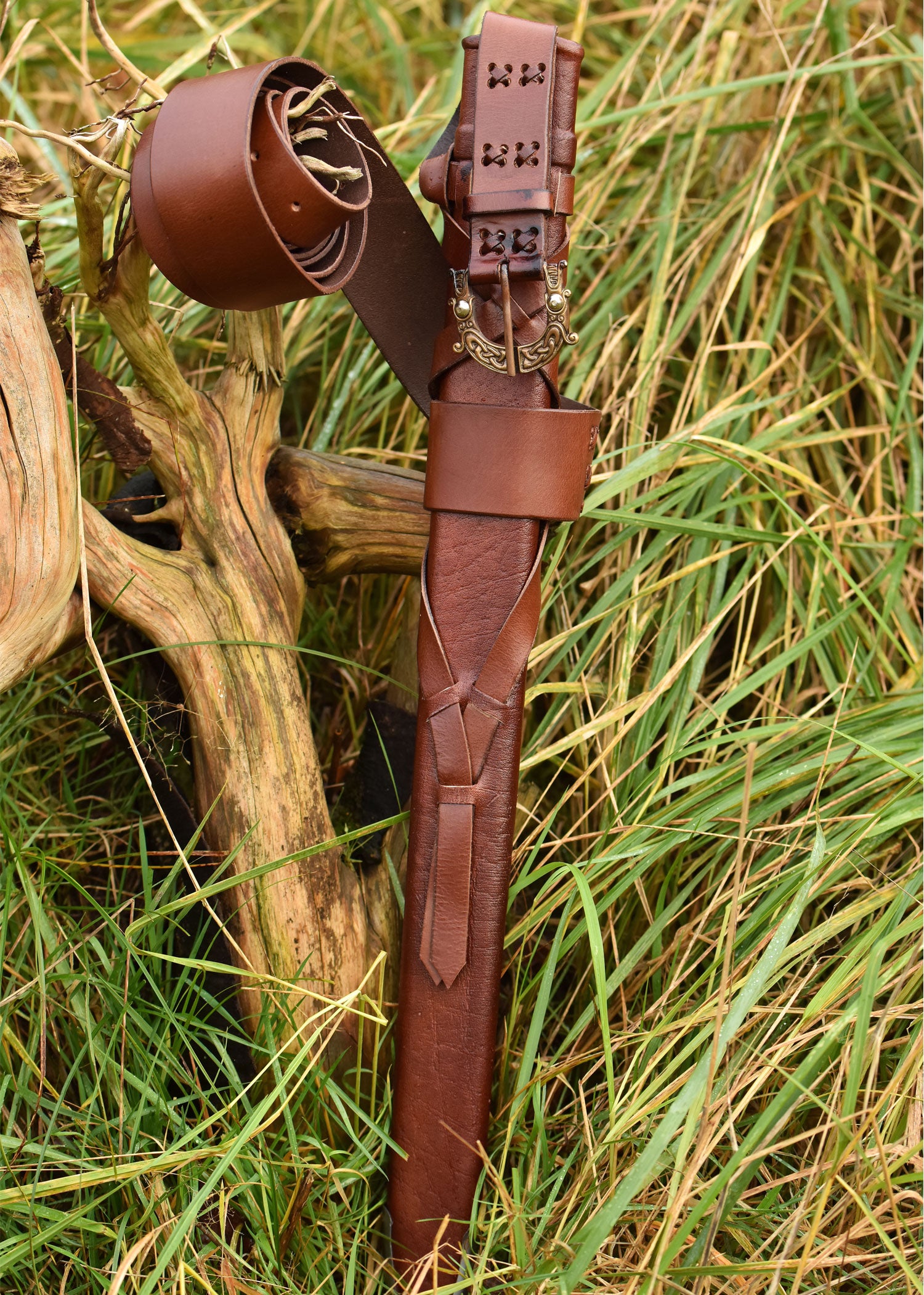 Imagen de Vaina con cinturón y hebilla de bronce para espada vikinga, varias longitudes ULF-SW-11SA parte de nuestra colección en Espadas y más, sitio oficial.