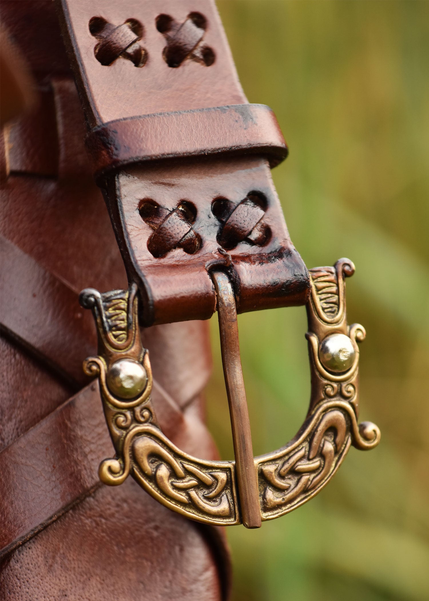 Imagen de Vaina con cinturón y hebilla de bronce para espada vikinga, varias longitudes ULF-SW-11SA parte de nuestra colección en Espadas y más, sitio oficial.