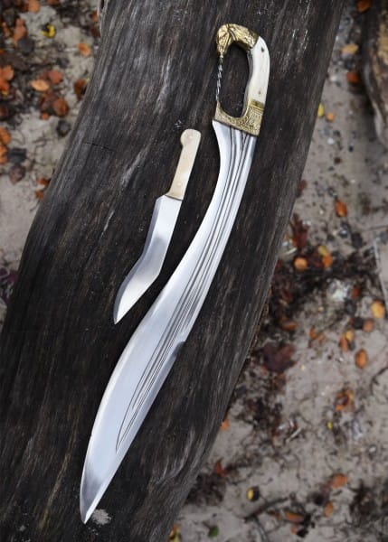 Imagen de Falcata con mango de cabeza de caballo, incluyendo vaina y cuchillo, siglo 4-3 aC 0116411108 parte de nuestra colección en Espadas y más, sitio oficial.