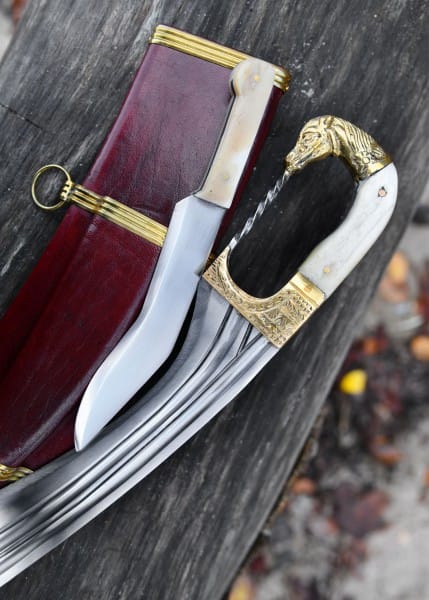 Imagen de Falcata con mango de cabeza de caballo, incluyendo vaina y cuchillo, siglo 4-3 aC 0116411108 parte de nuestra colección en Espadas y más, sitio oficial.