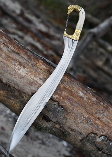 Imagen de Falcata con mango de cabeza de caballo, incluyendo vaina y cuchillo, siglo 4-3 aC 0116411108 parte de nuestra colección en Espadas y más, sitio oficial.