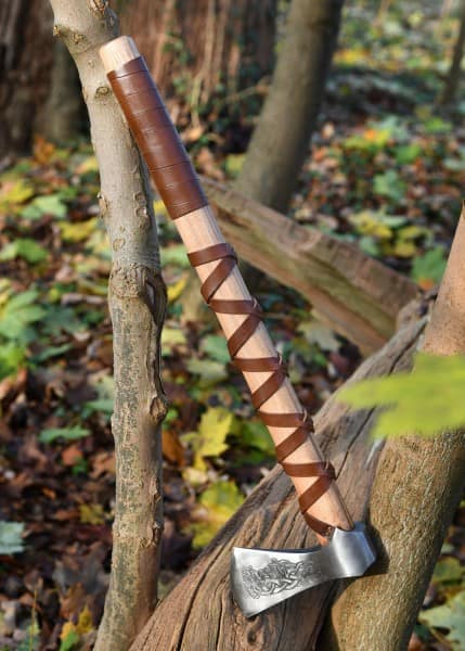 Hacha vikinga, acero fundido, tipo L, con grabado y envoltura de cuero 0416470900 - Espadas y Más