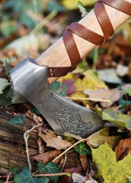 Hacha vikinga, acero fundido, tipo L, con grabado y envoltura de cuero 0416470900 - Espadas y Más