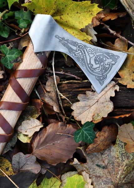 Hacha vikinga, acero fundido, tipo K, con grabado y envoltura de cuero 0416471000 - Espadas y Más