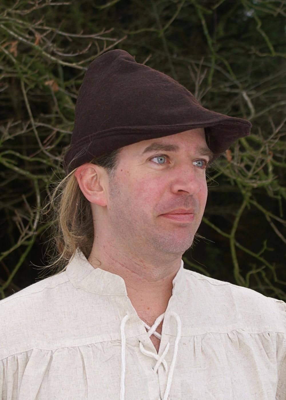 Imagen de 1202900300 Gorro de lana Robin Hood parte de nuestra colección en Espadas y más, sitio oficial. Esta imagen describe Coleccionable